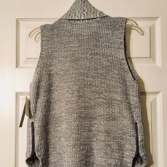 ‼️ SOLD ‼️CALVIN KLEIN JEANS Sweater - Picture 3 of 5